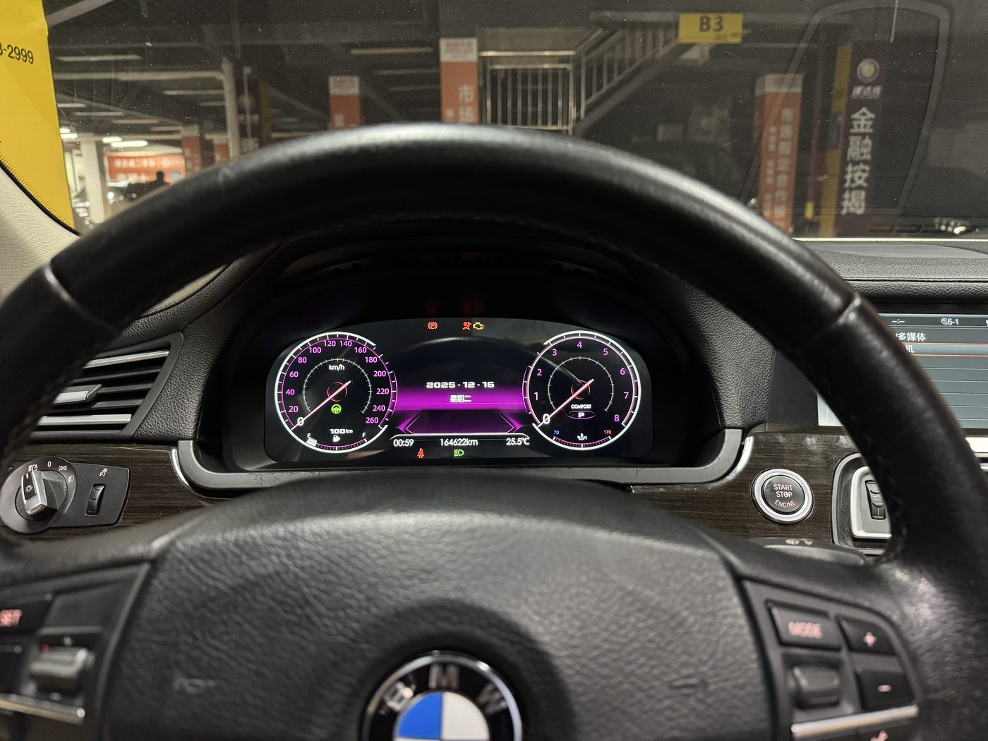 BMW F10 add-on digital cluster installed